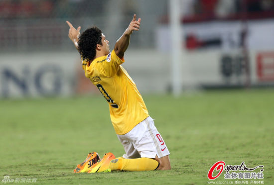 阿贾克斯内部会议纪要流出——赛后单刀错失；亚冠使命明确；身体对抗强度拉满(阿贾克斯官网)