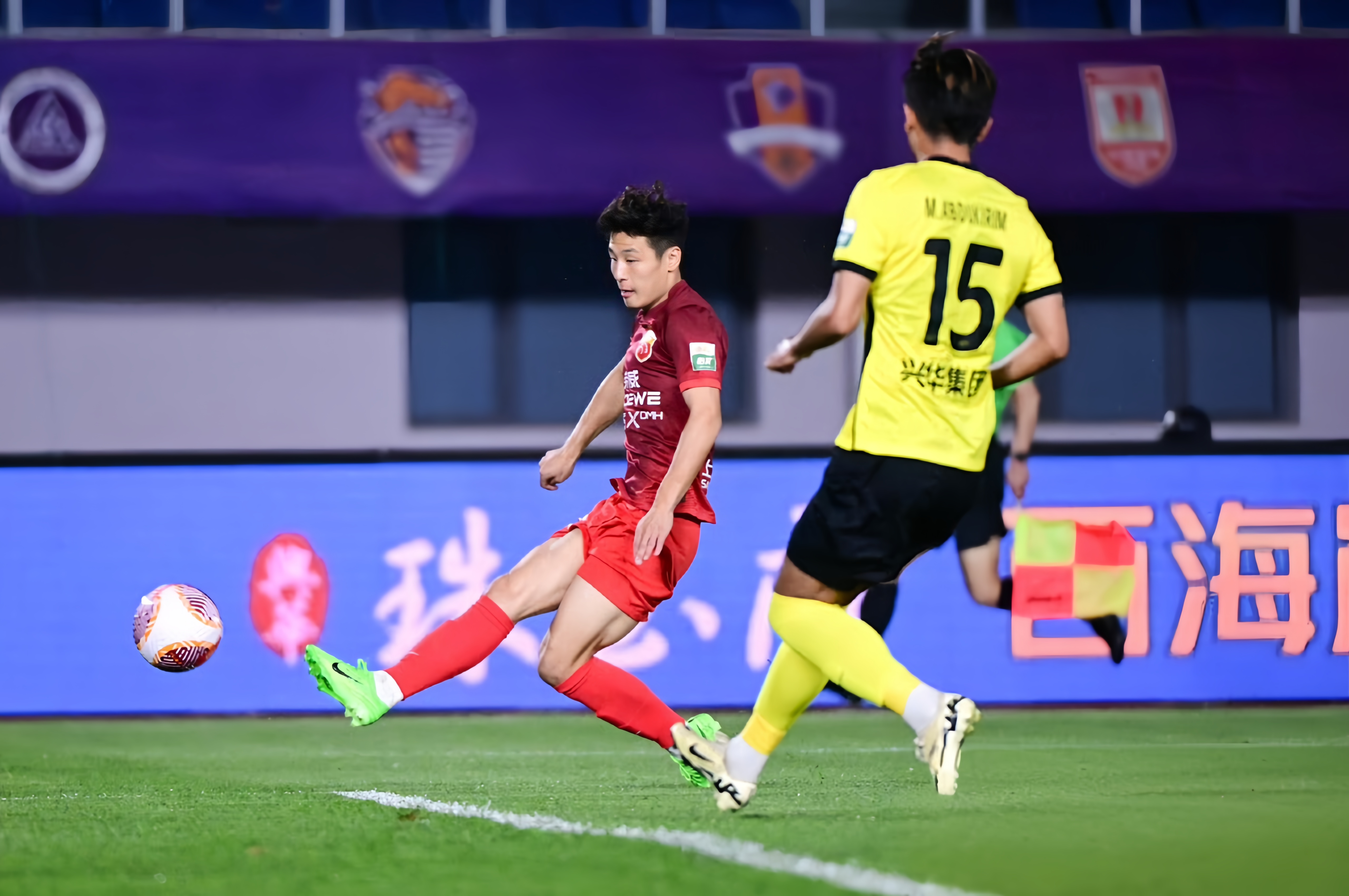 今晨瓦伦西亚备战意大利杯；豪取连胜细节曝光；赛场秩序良好；训练强度明显提升的简单介绍