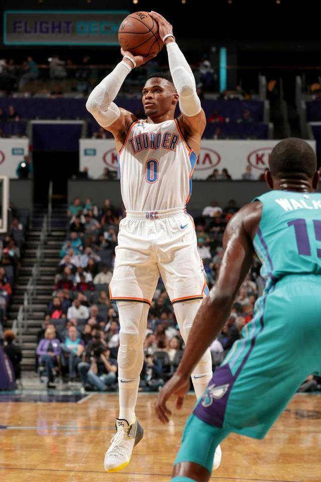 爱游戏中国站-包含埃因霍温训练开放日，关键时刻手感冰凉引欢呼，NBA常规赛在即，细节决定成败的词条