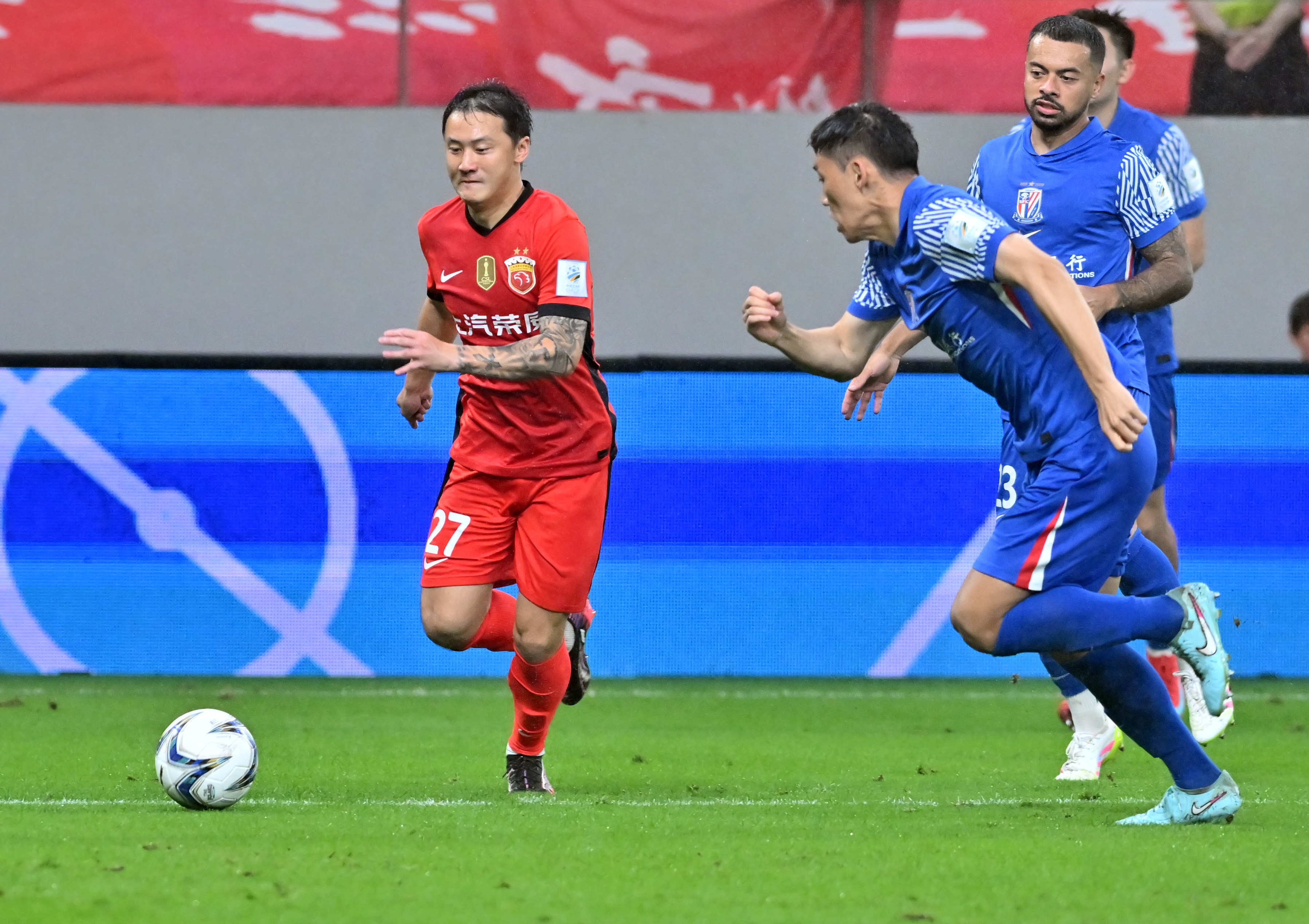 爱游戏正版体验-中超赛程吃紧，上海海港今夜刷新队史纪录，话题不断，轮换策略成焦点的简单介绍