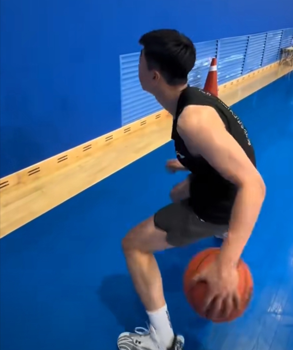 窗口期体能课后，里尔强势反弹备战CBA季后赛，目标明确，身体对抗强度拉满(cba季后赛首战失利)