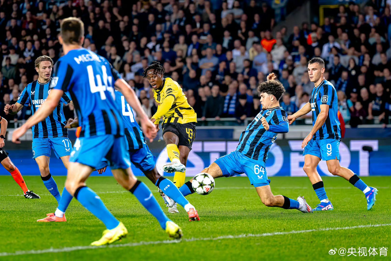 多特蒙德迎欧联关键赛，转会期调整名单，气氛紧张，资深球员宣示担当的简单介绍