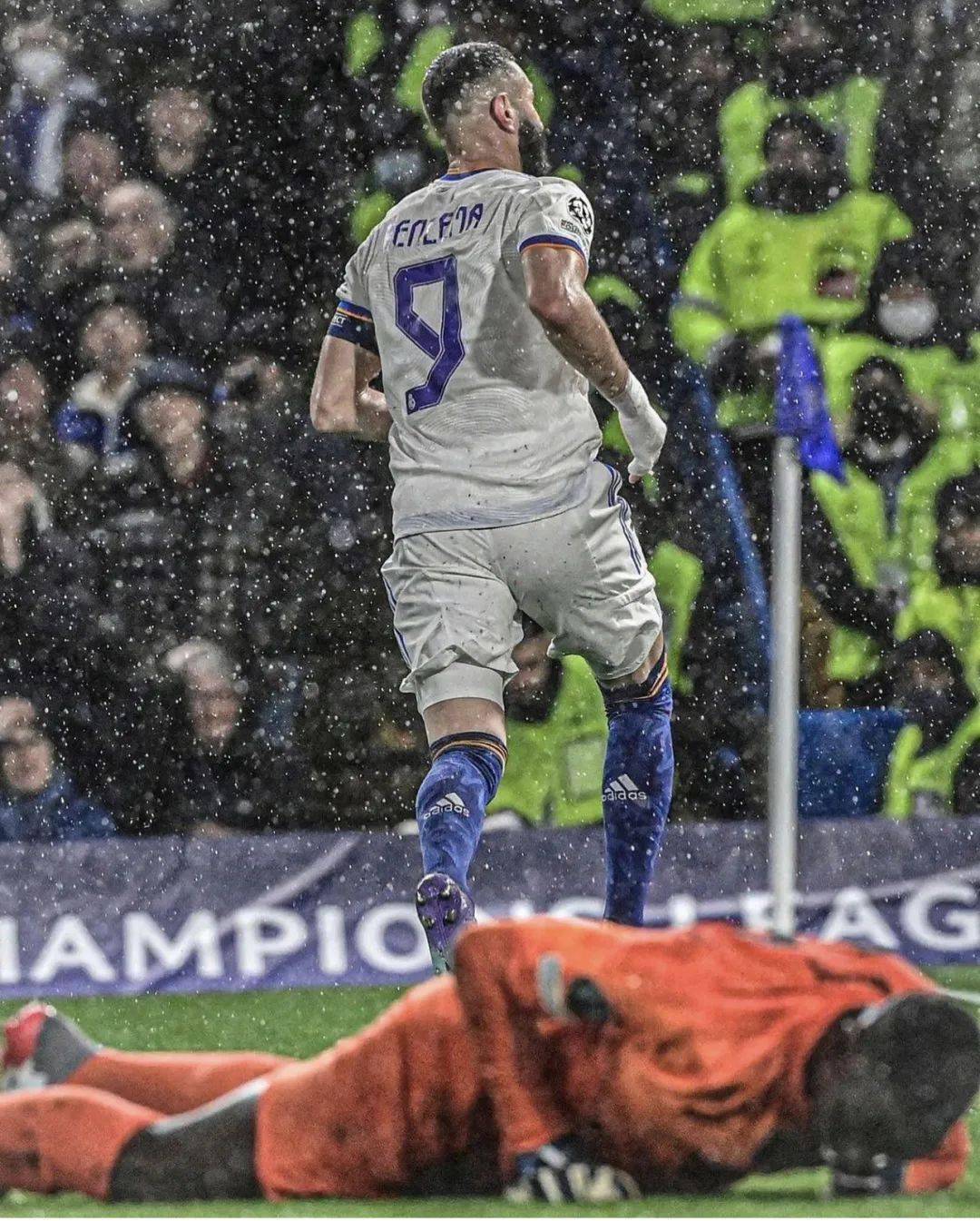 关于蒂姆在法国队比赛中出色防守西亚卡姆在加拿大队比赛中问鼎冠军，清晨单刀错失引欢呼直接炸裂的信息